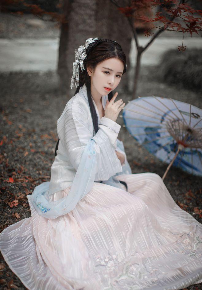 古风美女之油纸伞的忧伤