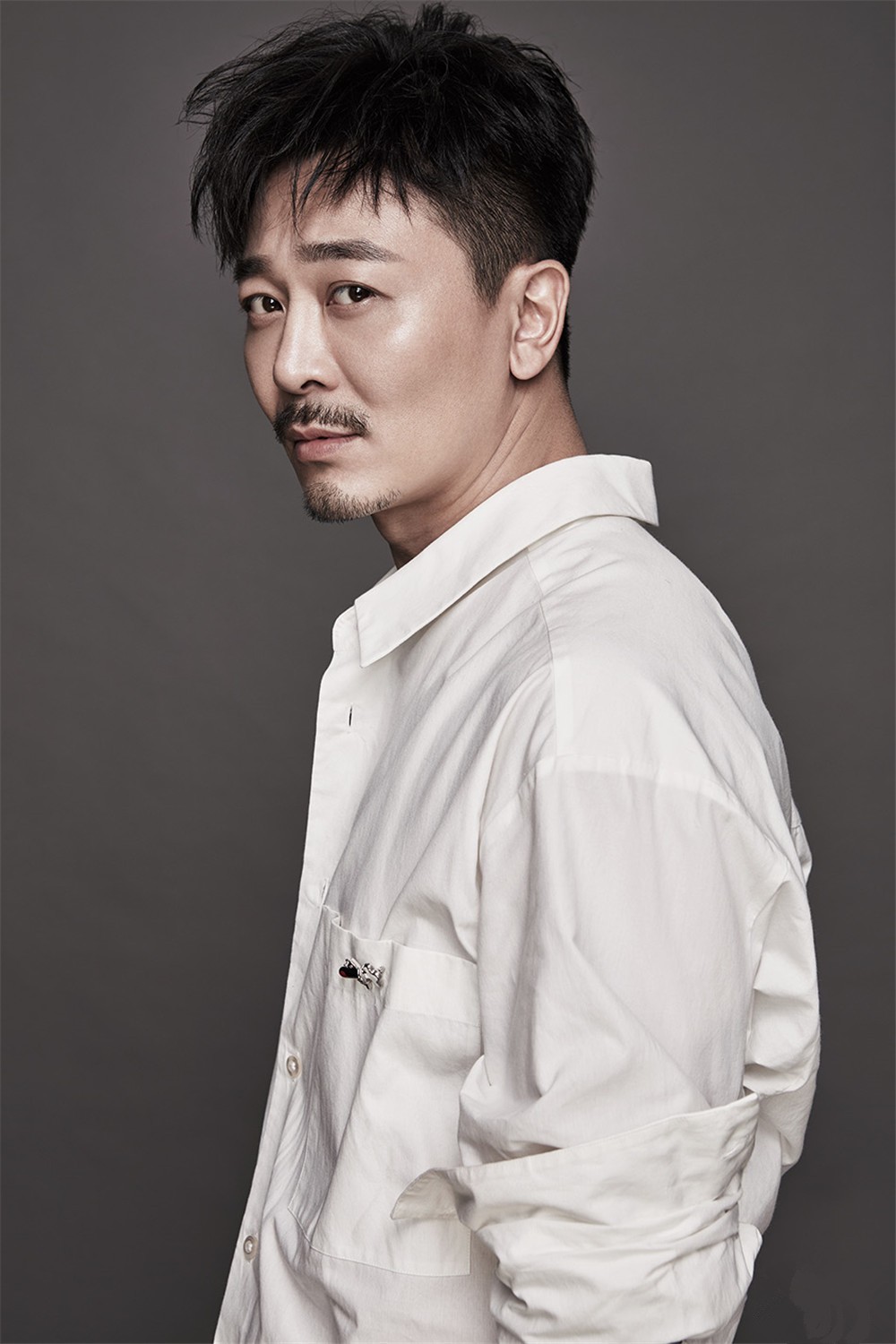 吴樾曝光最新写真 眼神深邃气质淡然