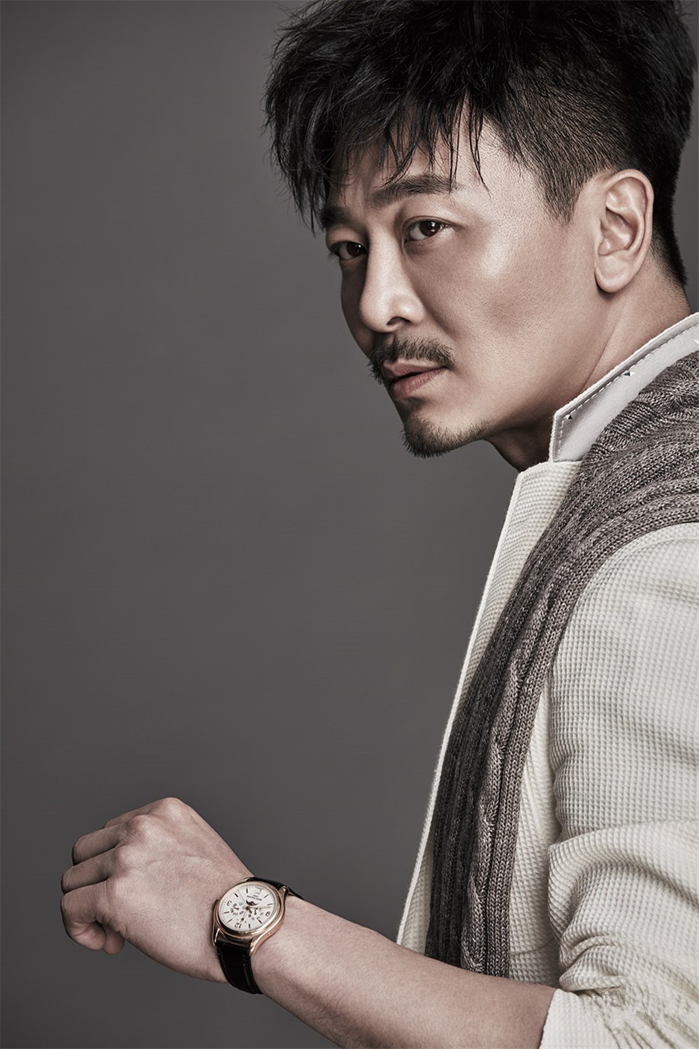 吴樾曝光最新写真 眼神深邃气质淡然