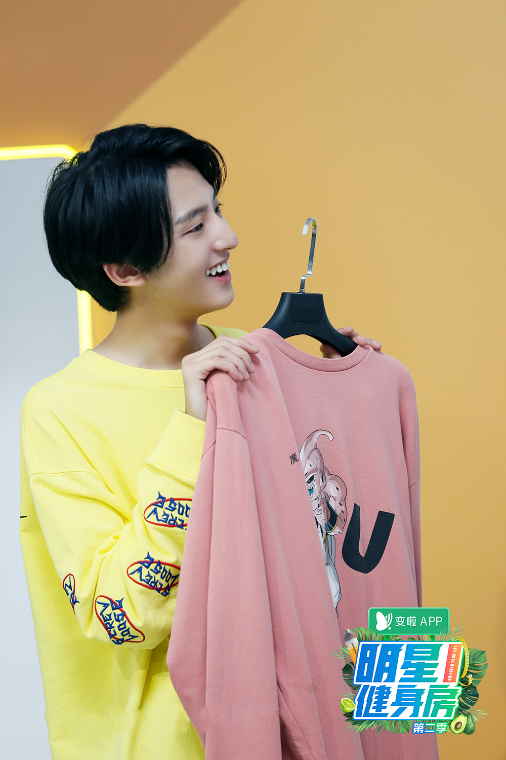 "头号玩家"赵天宇遭遇踢馆危机 好友到访秀腹肌