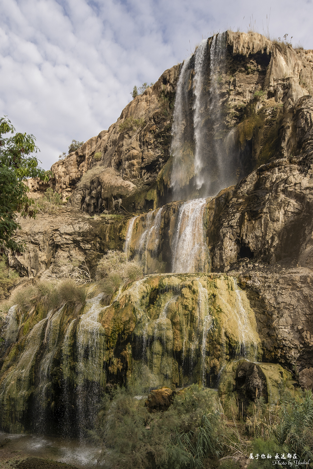 约旦河因其悠久的历史和独特的人文气息出现在诸多宗教典籍和文学作品