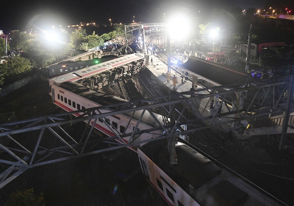 台湾列车脱轨已致22死171伤 脱轨列车日本制造运营才6年