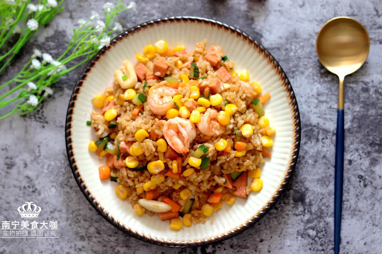 炒饭经常吃,但这么炒我们家还是第一次,宝贝说比蛋炒饭还好吃!