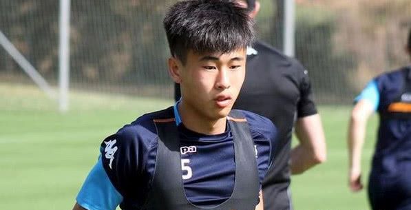 中国男足又归化一位19岁英甲妖星!11岁闪耀