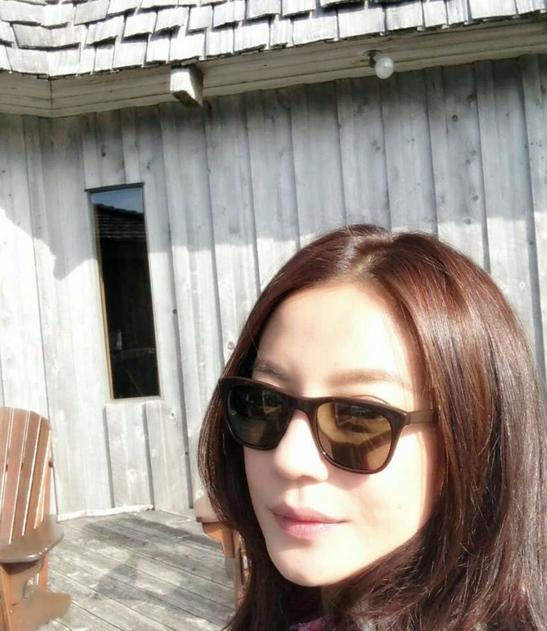 赵薇晒自拍,没有滤镜没有美颜磨皮,依然像20岁少女超美!