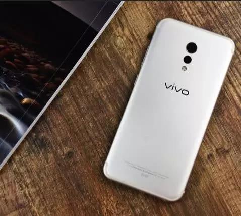 要知道小编上一部手机是三星s8,因为好奇并且小编是库里的粉丝(vivo请