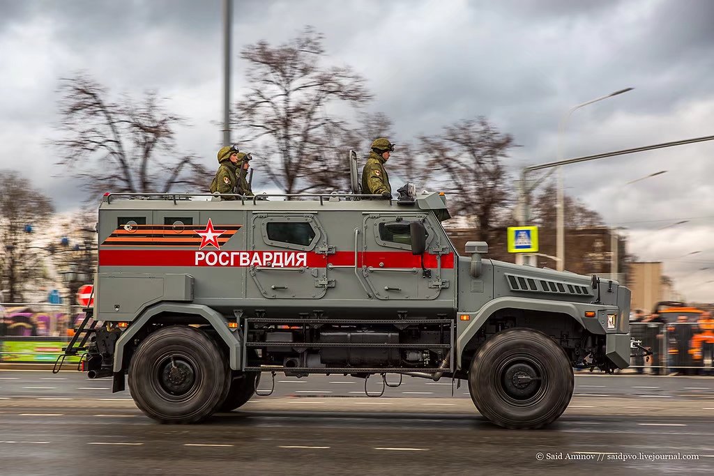 俄罗斯熊式装甲车图片