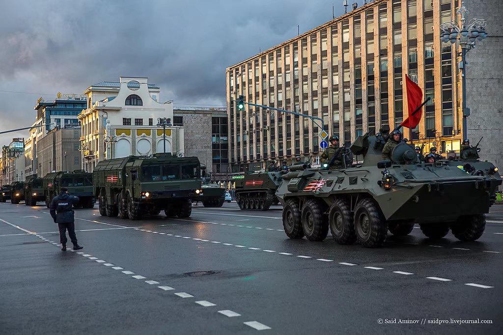 俄罗斯阅兵车辆方队全面展示首次亮相装备并不少