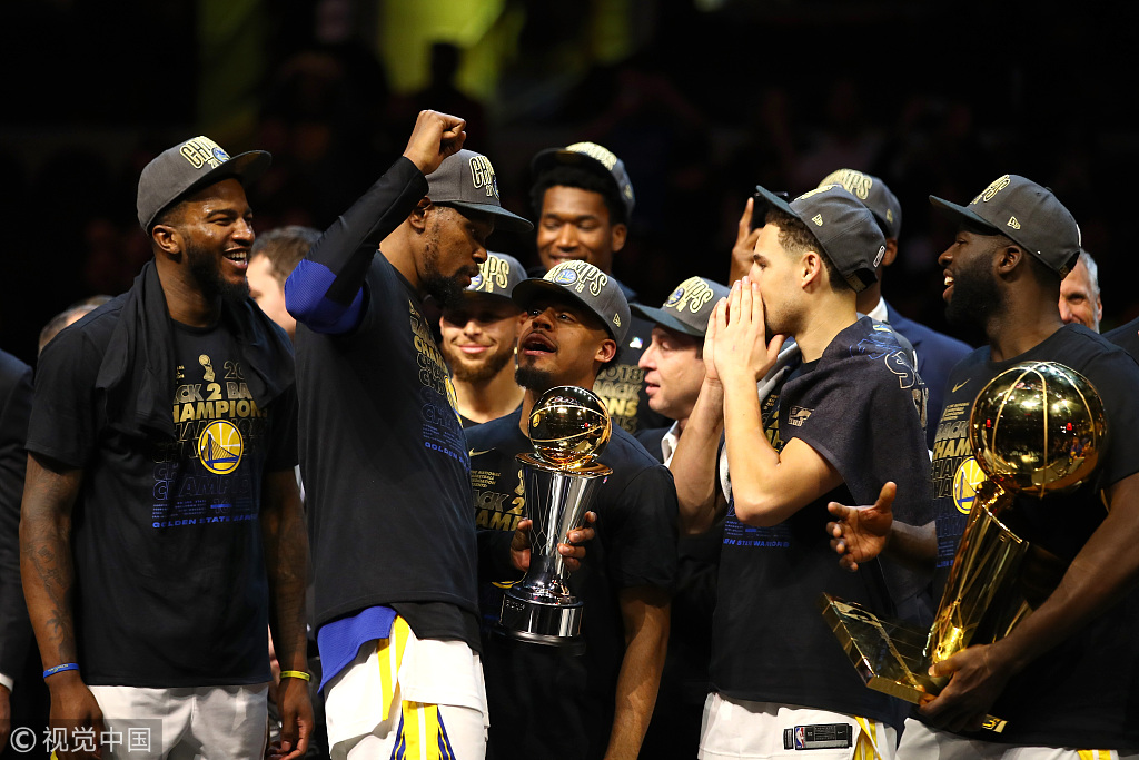 王朝大幕拉开!勇士四年三冠比肩乔神公牛 詹皇只能仰望