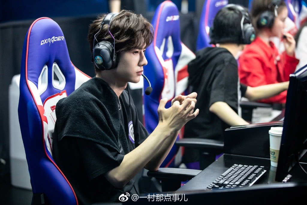 王一博打lol帅照放出,粉丝:我们选手letme童扬也很帅!
