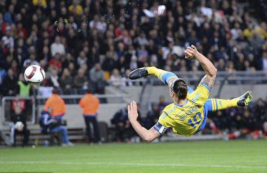 膜拜c罗腾空24米倒挂金钩仍成热议却遭伊布调侃40米试试