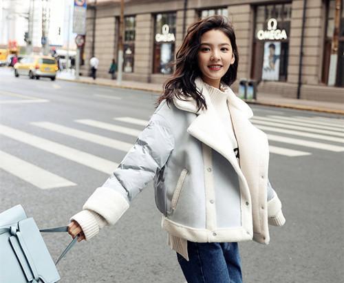 小个子女生冬日首选短款小棉服搭配牛仔裤让你拥有大长腿