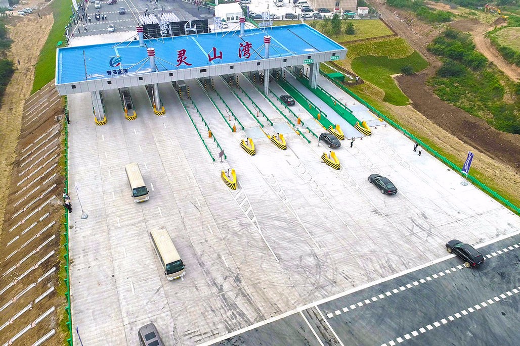 青岛疏港高速公路灵山湾出口 至星光岛十分钟 助力上合国家电影节