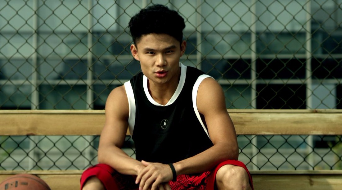 吴悠重返北京体育大学打球,原地小陀螺不玩突破,低调改投三分了