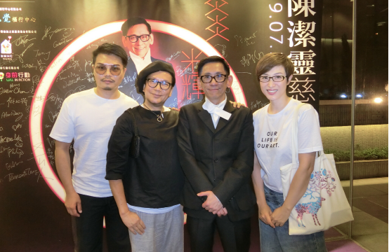 而唐鹤德这些年也是一向保持低调风格,但作为陈洁灵多年的挚友,他当晚