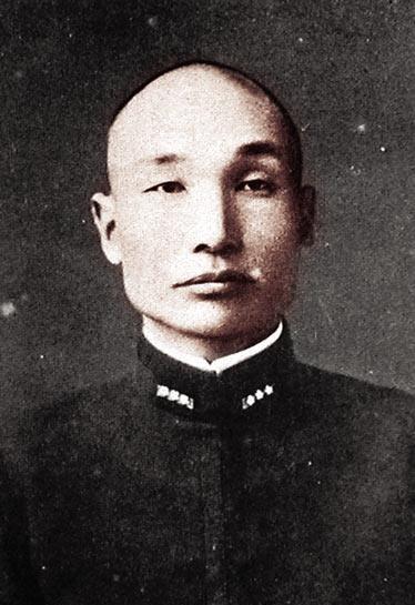 在"震洋"特攻兵器的研制上,起重大作用的人物,不能不提到日本海军的