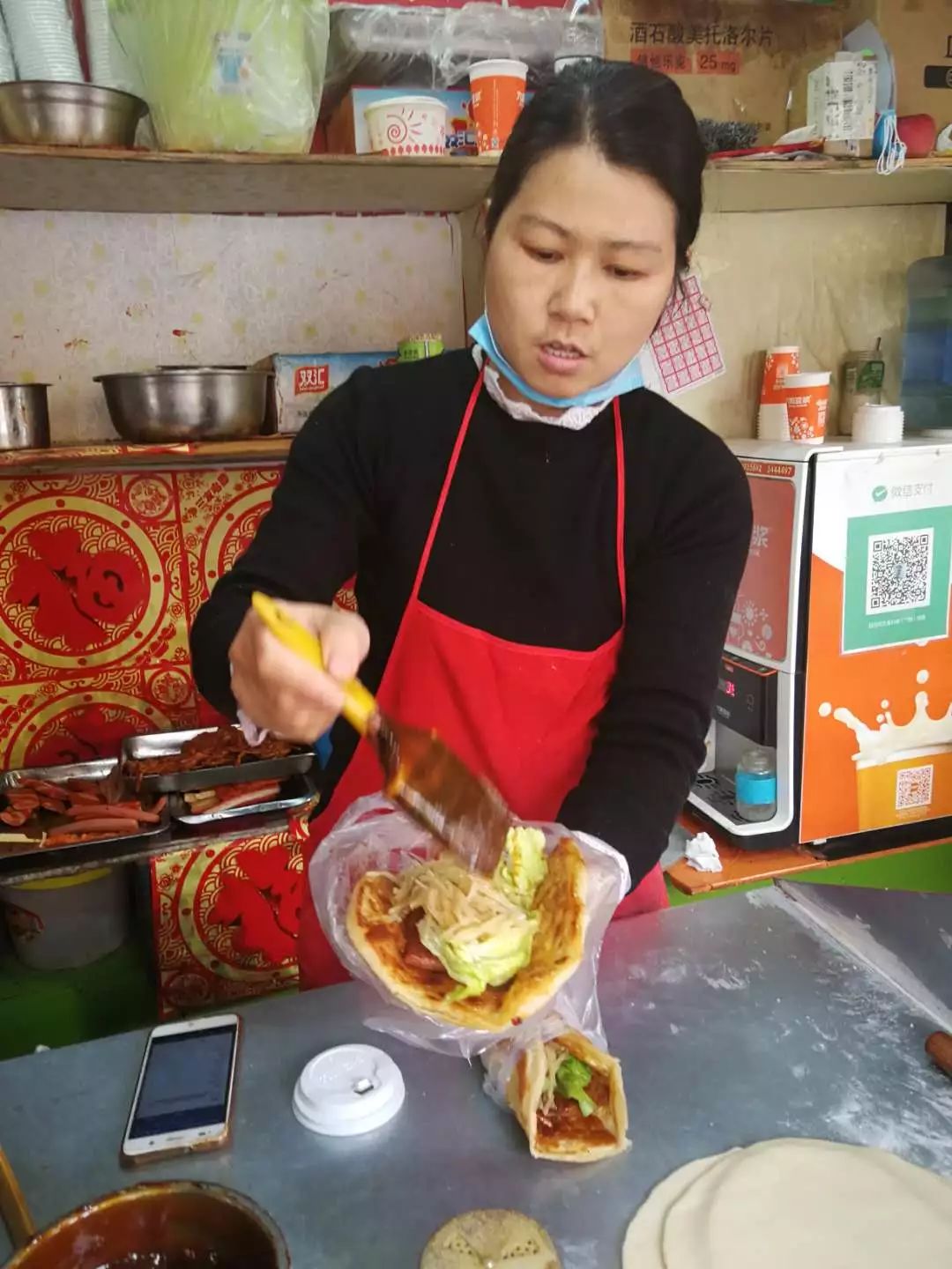 想不到!太原这对夫妇,边卖鸡蛋灌饼边玩网络直播!