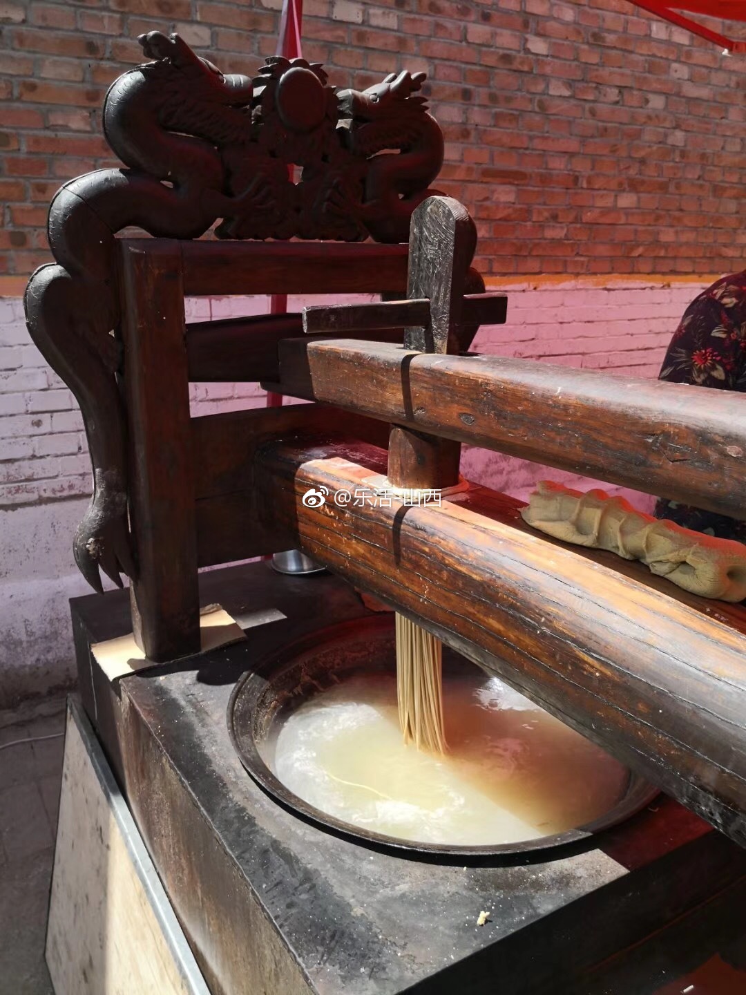 山西忻州荞面河捞,事宴必须存在的味道.熬过的醋,溢出足味的酸