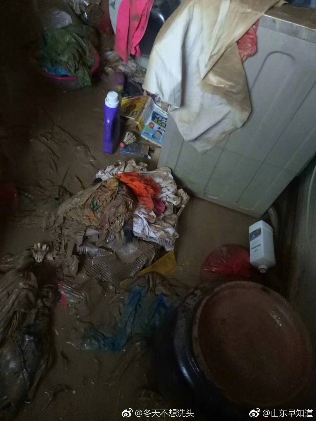 洪水褪去后村民家中的景象