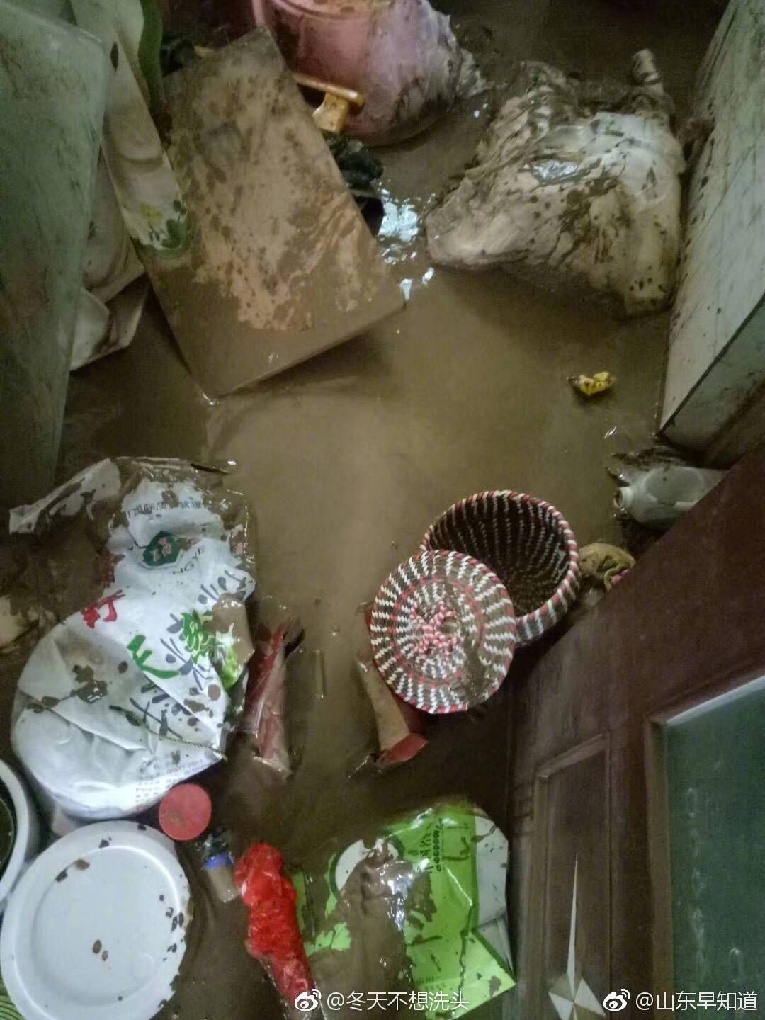 洪水褪去后村民家中的景象