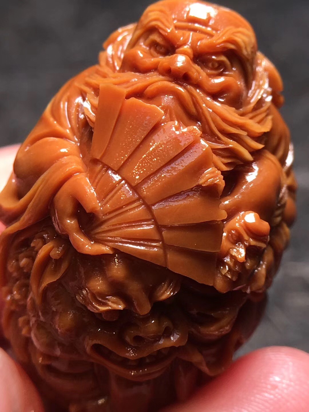 一休阁核雕:大师纯手工核雕欣赏- 【骑兽钟馗】