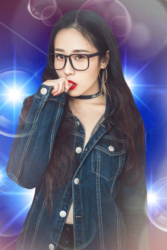 "中国最美女胖子"及伟佳,爆出了一组个人瘦身写真照