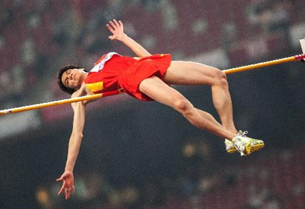 韩国跳高名将错失金牌后场边庆祝干扰中国选手网友真没素质