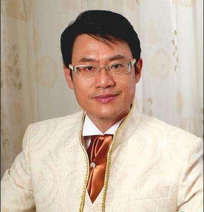 他是tvb金牌司仪 年过六十依然拍戏 现实过着幸福日子