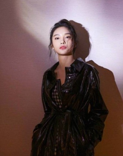 向佐女友曝光疑似演员王可如?向佐被拍到与王