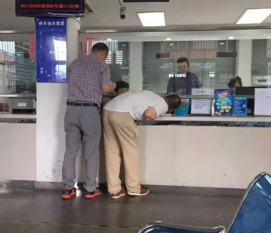 大厅冷热两重天…这些"孙连城"式窗口太气人!