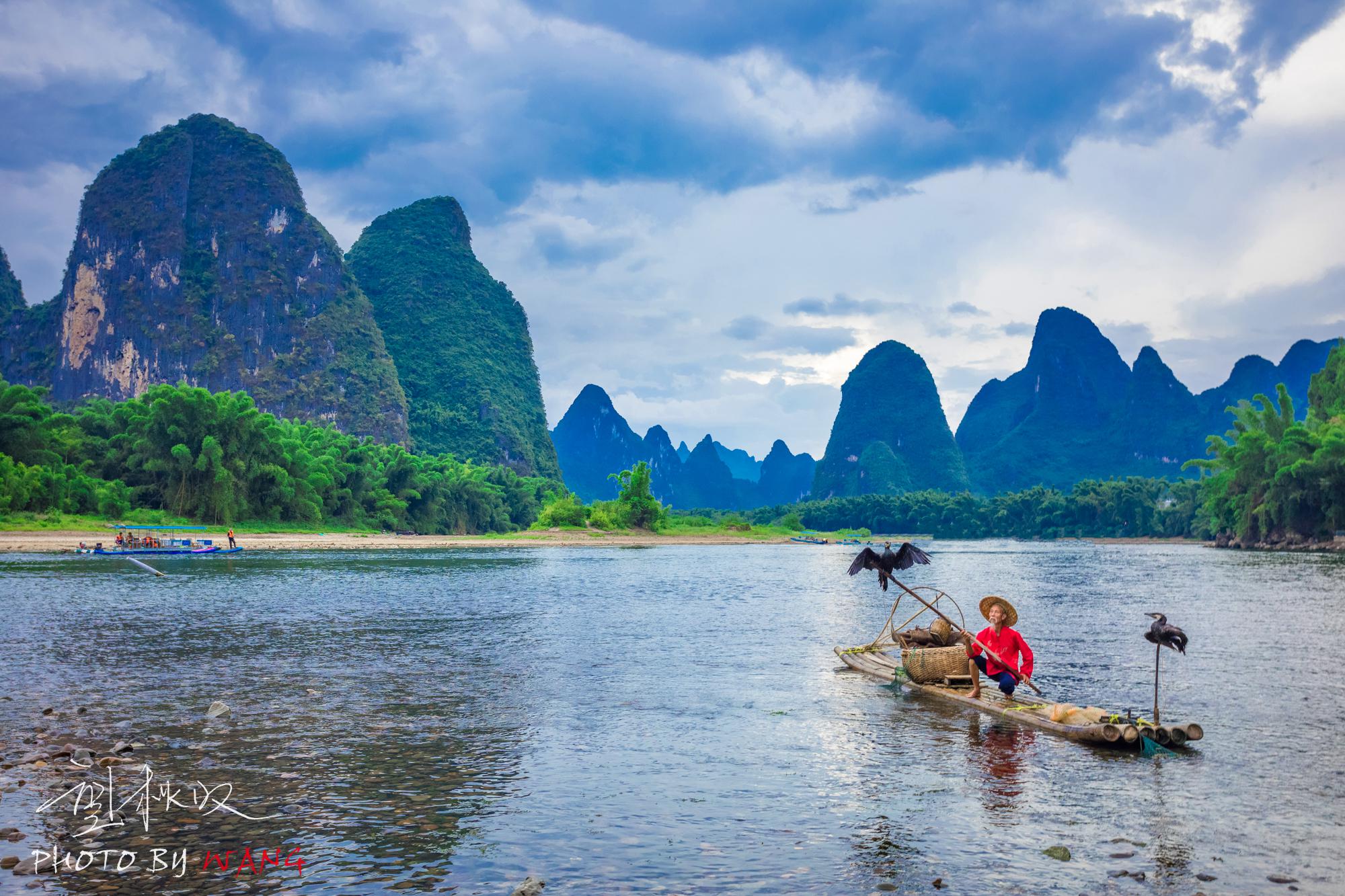 漓江上七旬的老渔翁竟成抖音网红打卡20元人民币取景地