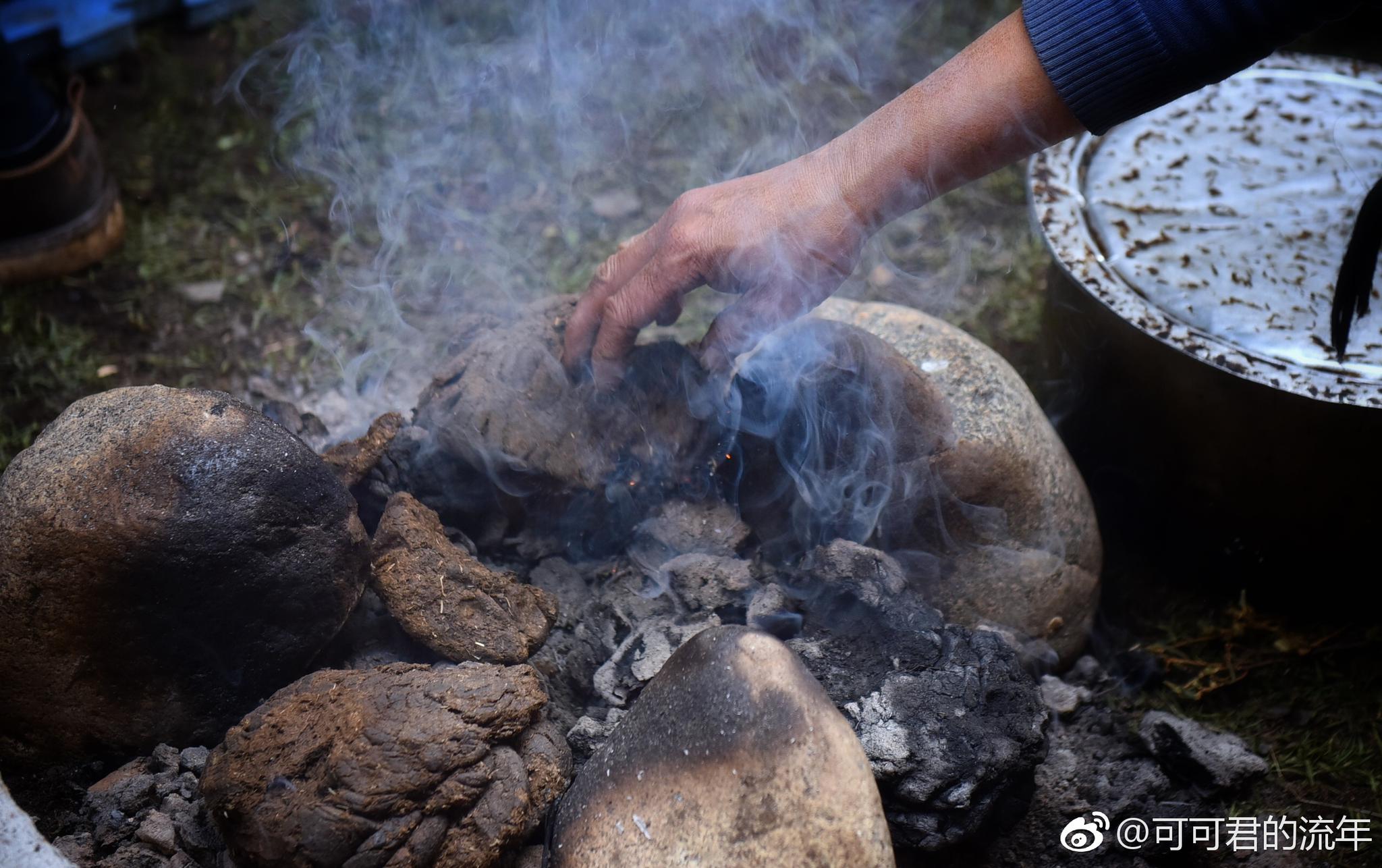 藏区的生活资源相对于城市是比较匮乏的,藏民的生活也是比较简单的_新浪新闻