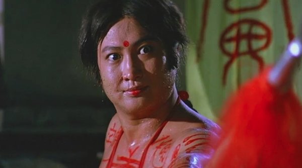 4,《鬼打鬼》——《鬼打鬼》是洪金宝1980年执导的灵幻动作片,除了