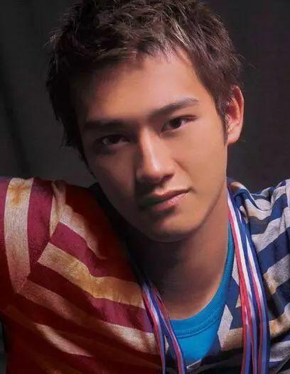 港独?支持占中?姐妹反目?胡定欣还真是个有故