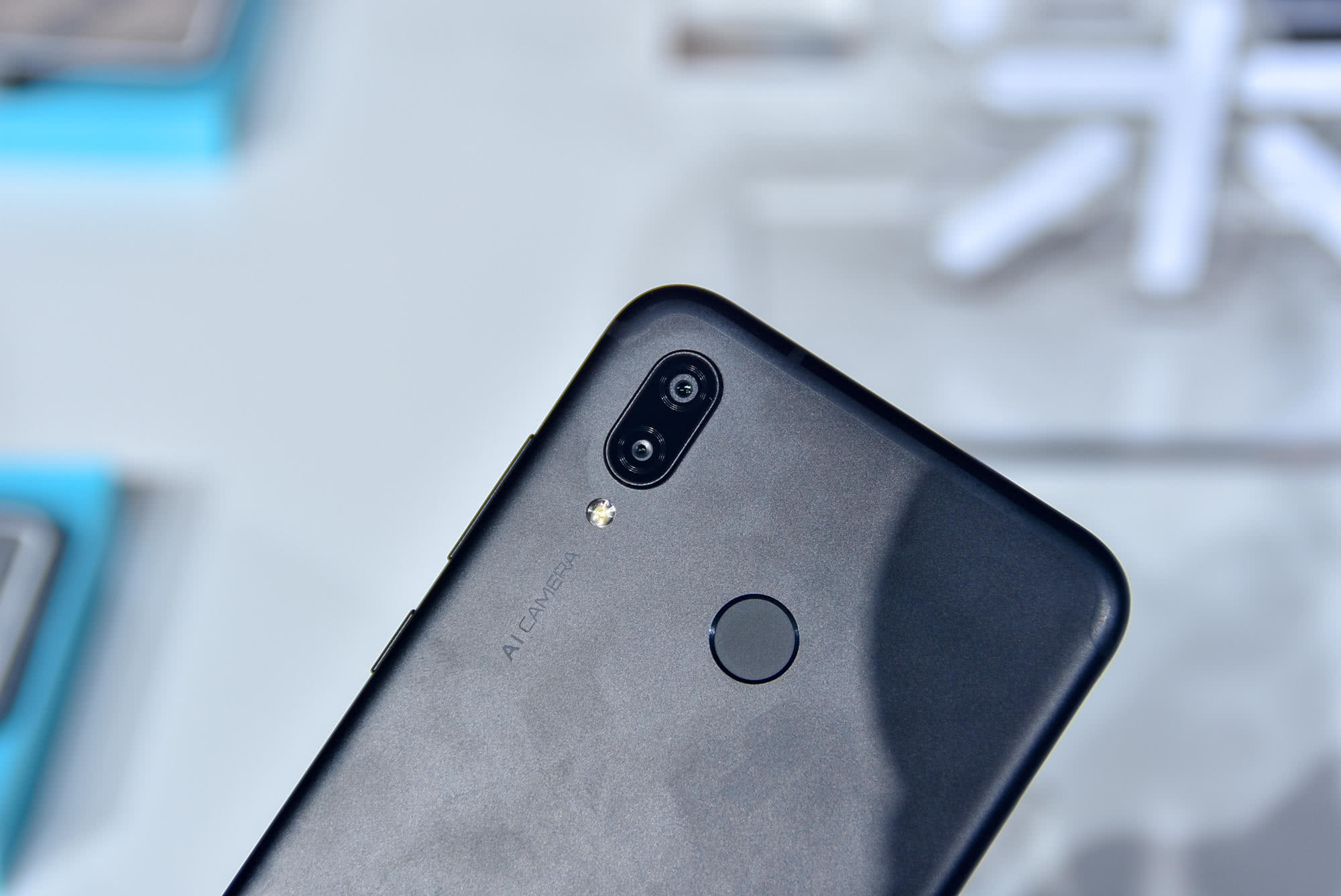 荣耀play图赏体验技术很吓人但外观很普通