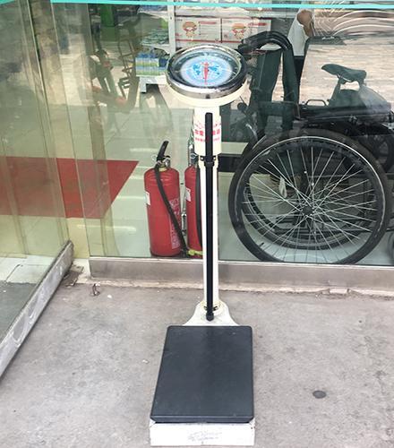 药店外边摆放的"体重秤",到底有啥用?药店老员工说出答案!