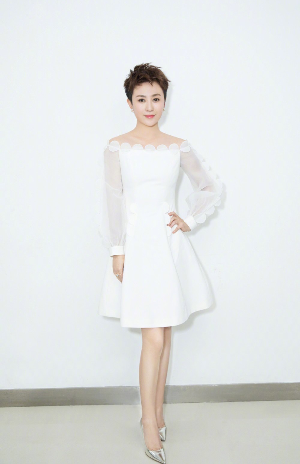 慢慢欣赏马丽中性的性感美