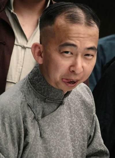 9岁开始演戏,出道27年零绯闻,其貌不扬却娶了貌美如花的妻子