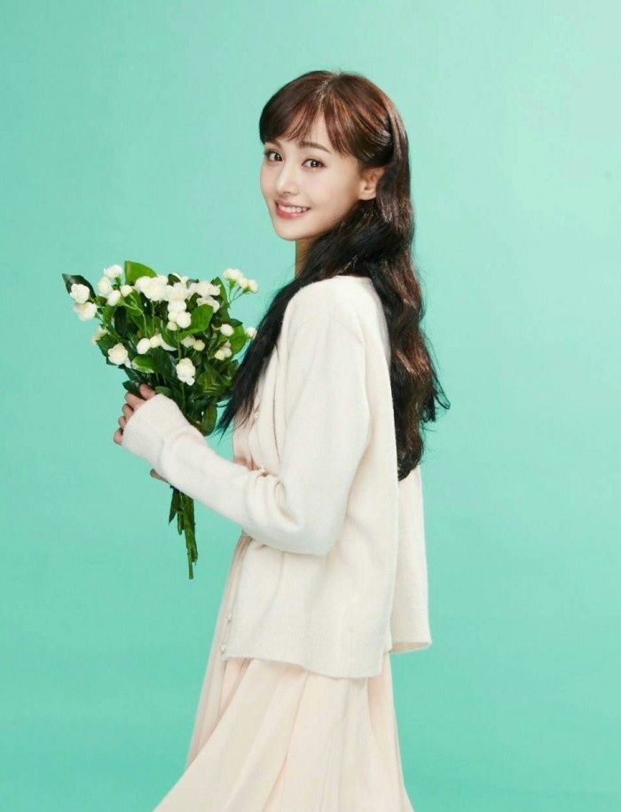 90后女星小花动态图片,热巴郑爽美,李沁杨紫萌,她却不一样风格