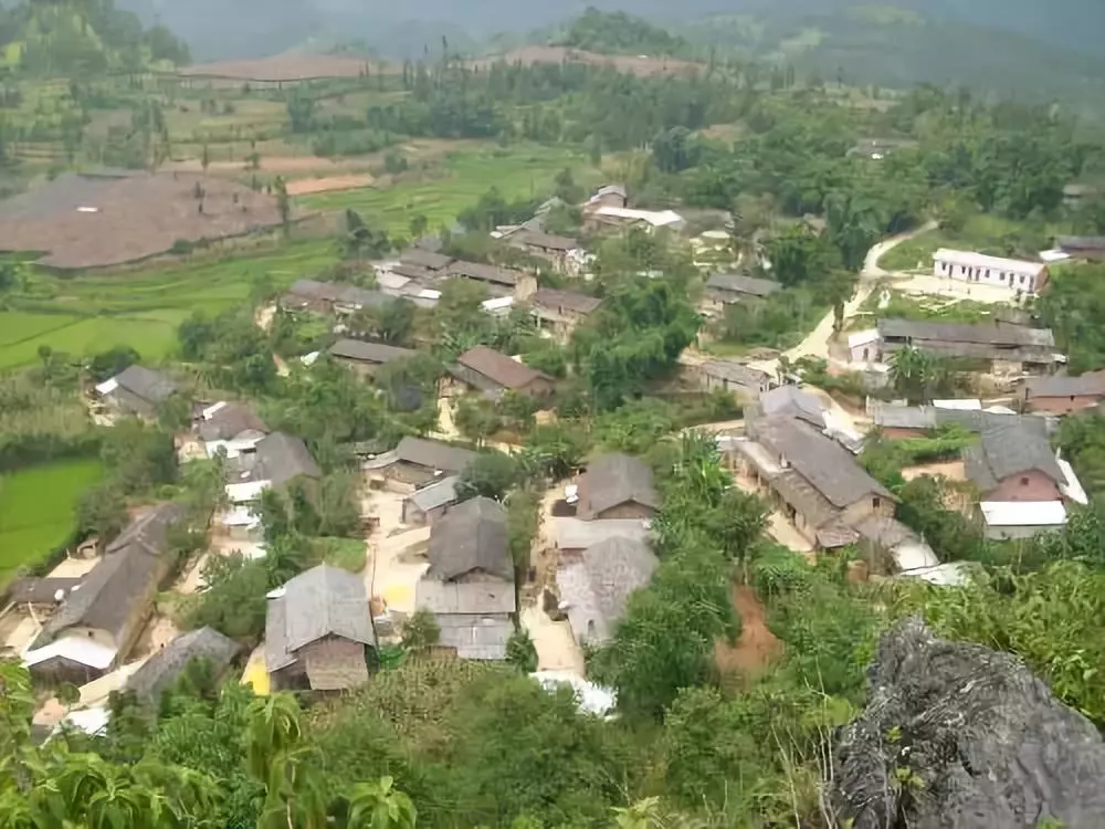 网坝龙村是广南县八宝镇的一个行政村地处八宝镇边,东邻八甲村委会南