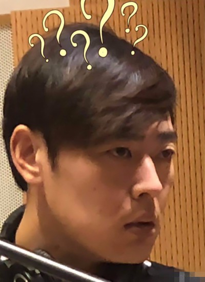 张桐入摄影棚录歌表情亮了网友实力懵圈脸