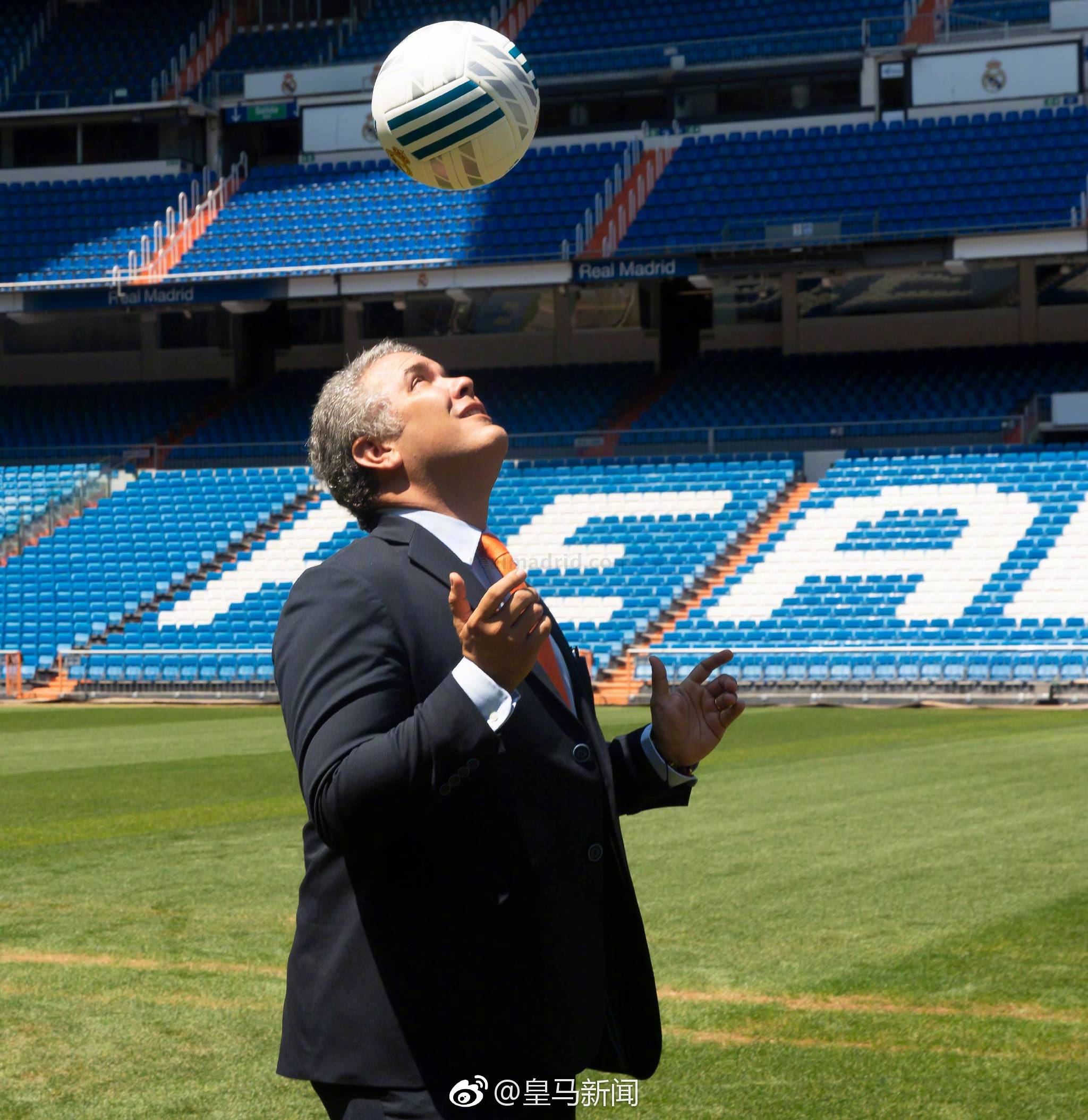 哥伦比亚新总统伊万-杜克(8月正式上任)造访皇马