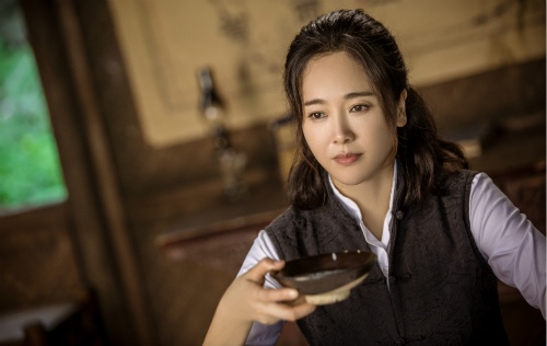 由崔亮执导,左小青,刘以豪,张书豪等主演的电视剧《台湾往事》正于