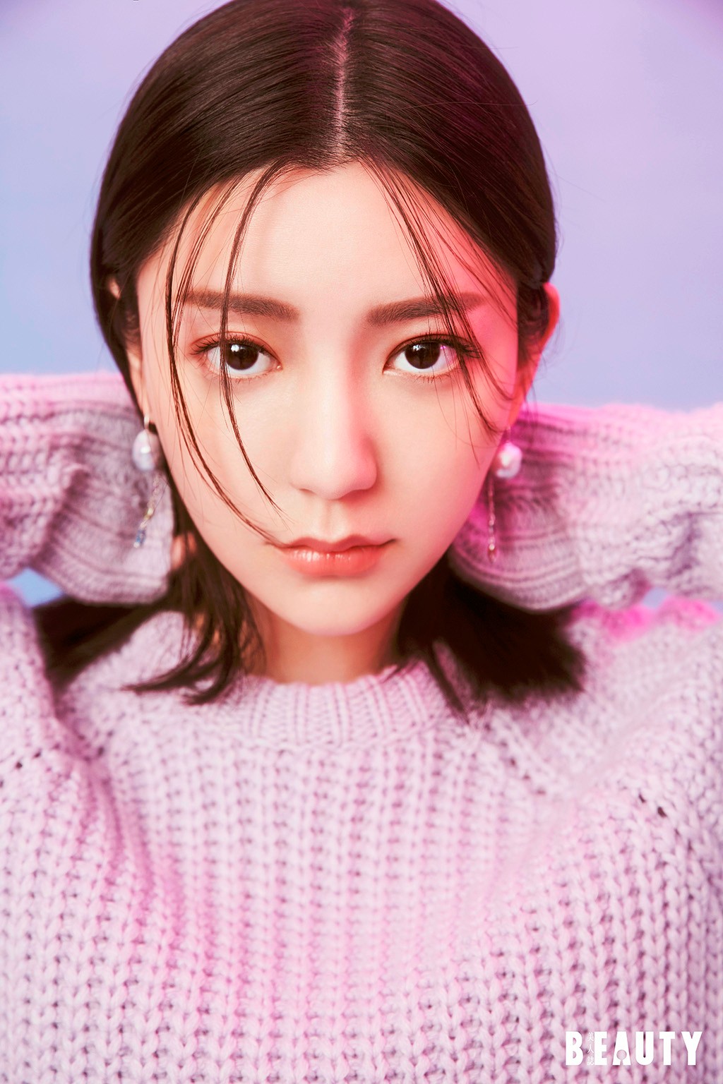 郭雪芙登杂志封面 玩转色彩成时尚宠儿