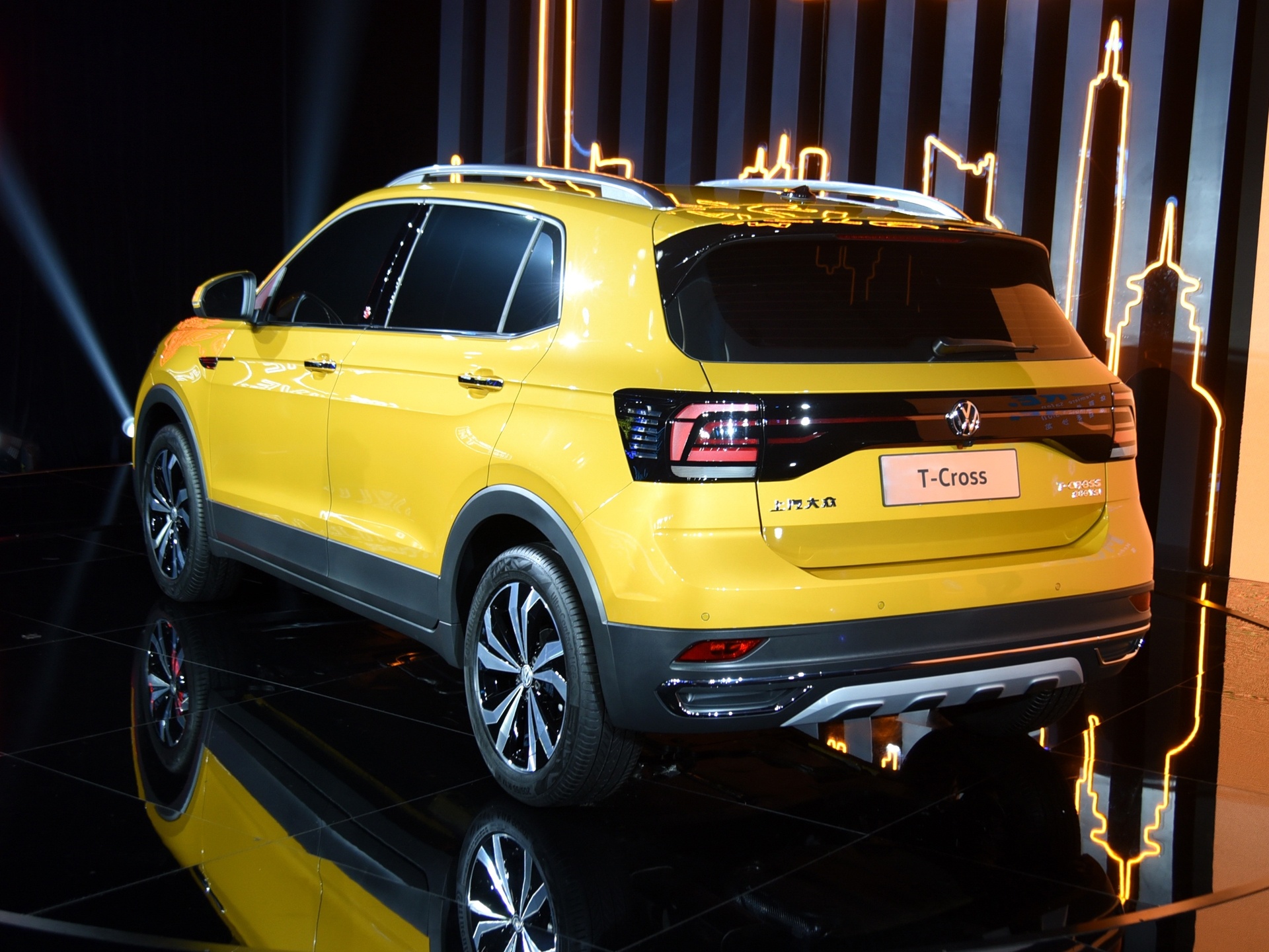 上汽大众t-cross实车发布亮相:新车定位为小型suv