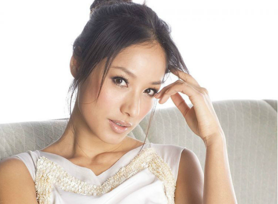 作为入行已有11年的女演员,相信很多观众第一眼看到蒋怡都会误以为她