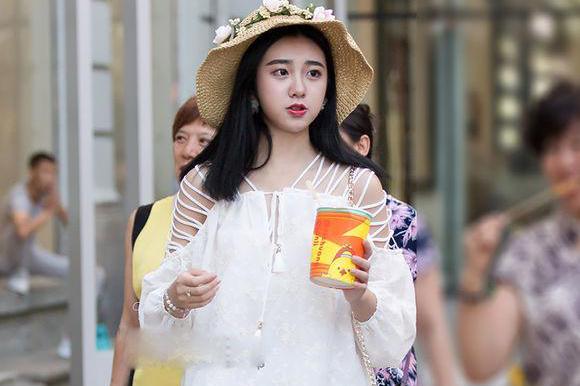 漂亮的哈尔滨姑娘不输俄罗斯每到夏天满街大长腿怒放争艳