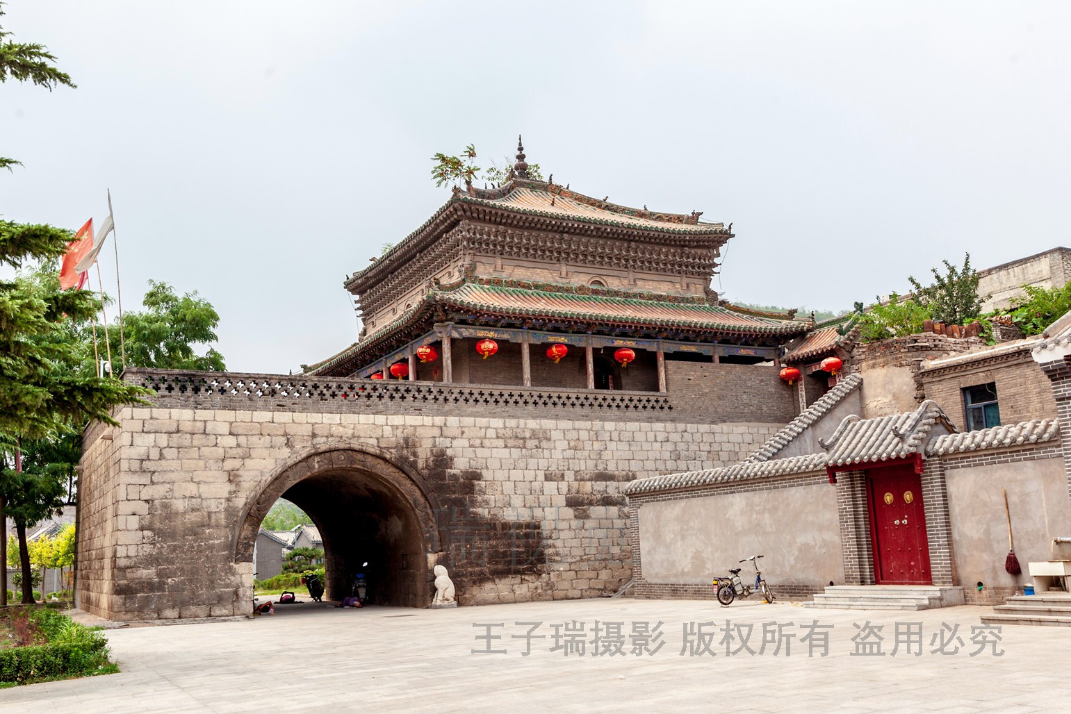 玉皇阁位于峰峰矿区临水镇纸坊村西南.