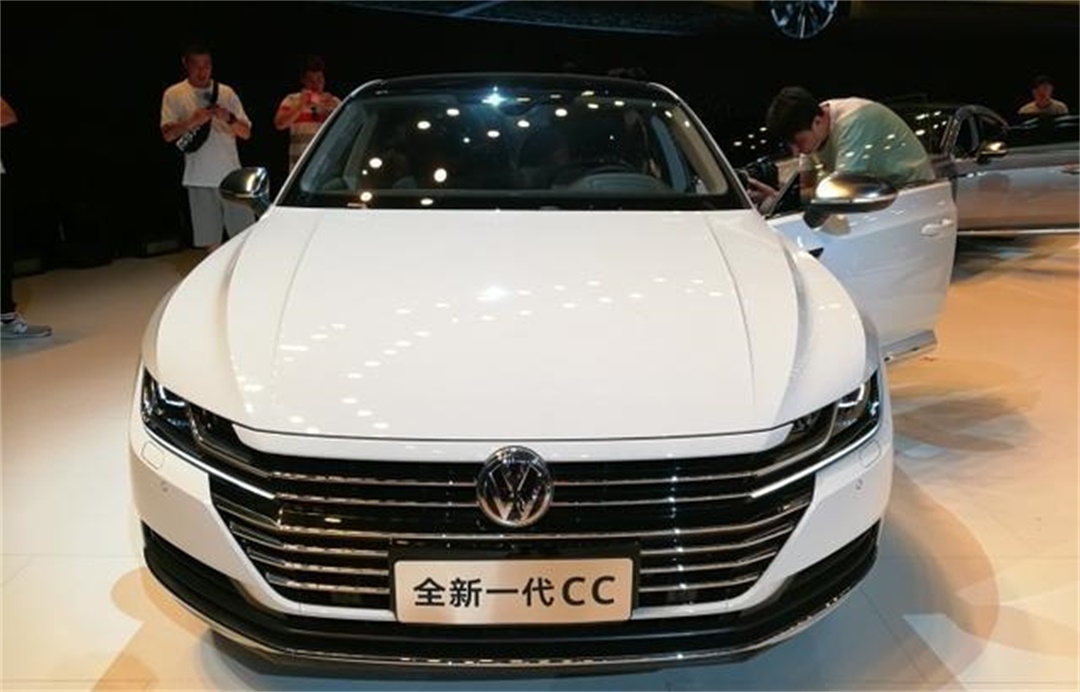 大众全新轿跑来了!颜值比奔驰还帅气,20万中级车里的新宠