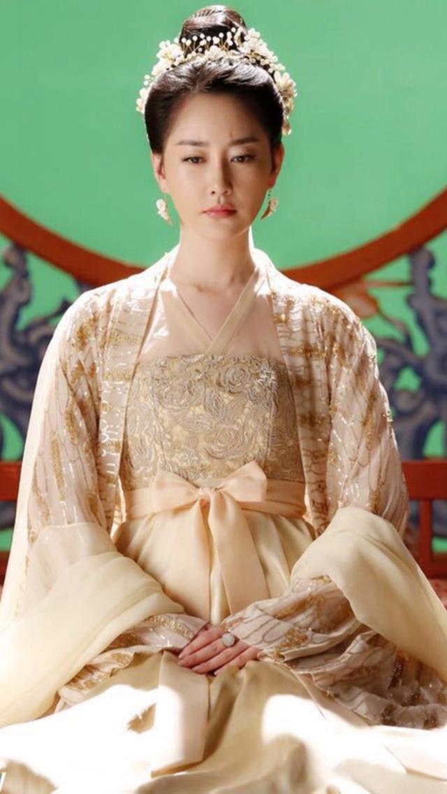 古装剧中女星"怀孕",杨幂逼真,杨颖太假,唯独她是真的怀孕了